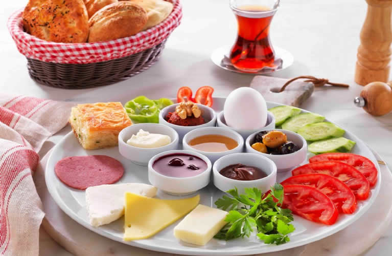 ÜCRETSİZ KAHVALTI